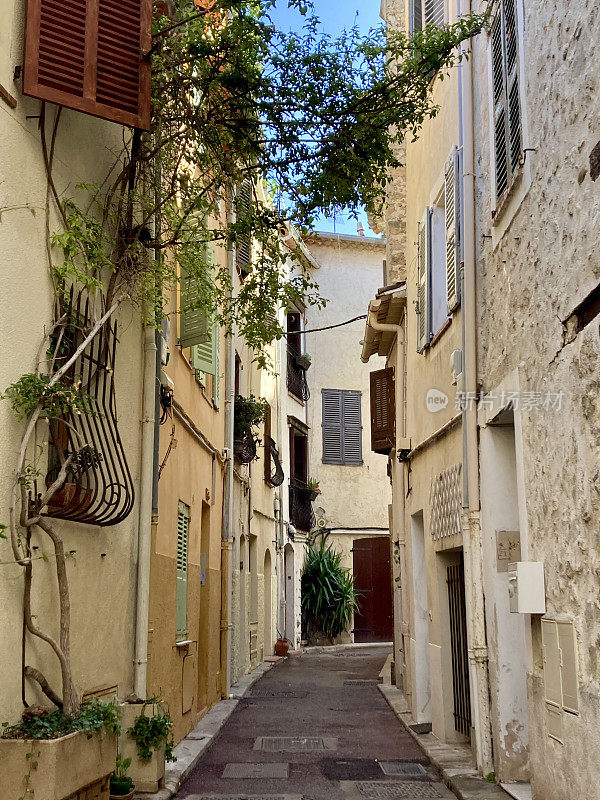 法国- Côte d 'Azur - Antibes -老城区的小街